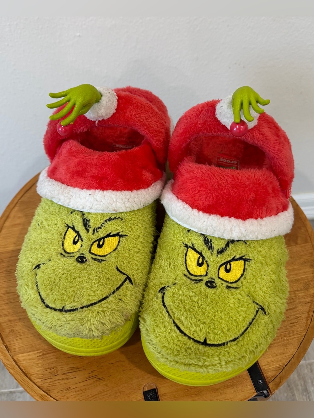 Crocs Grinch Christmas Men’s lined clogs size 11